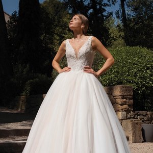 Prinzessinnen Brautkleid im Barock Stil mit Spitze