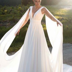 A-Linien Brautkleid aus Chiffon mit Cape