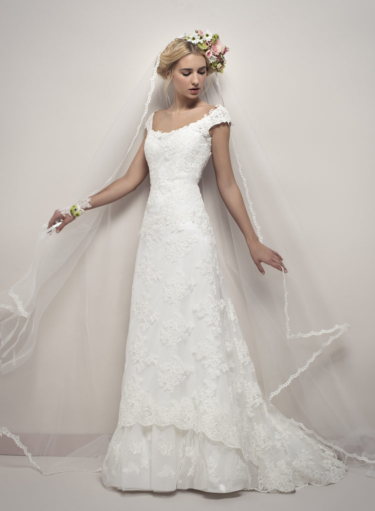 Brautkleid mit französischer Spitze im Sale, reduziertes Brautkleid im Brautmoden Outlet Köln 