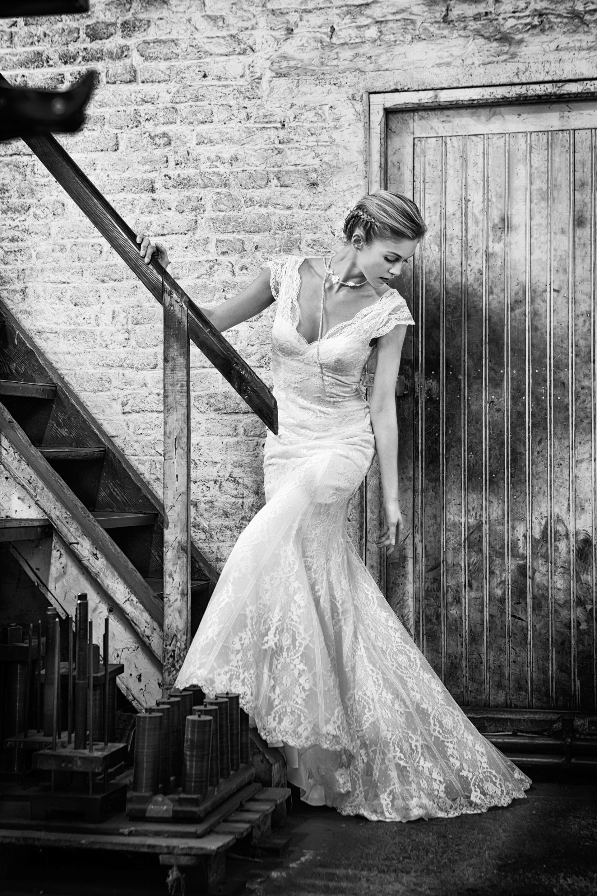 Elegantes Spitzenbrautkleid stark reduziert Brautmoden Sale Brautmoden Outlet Köln